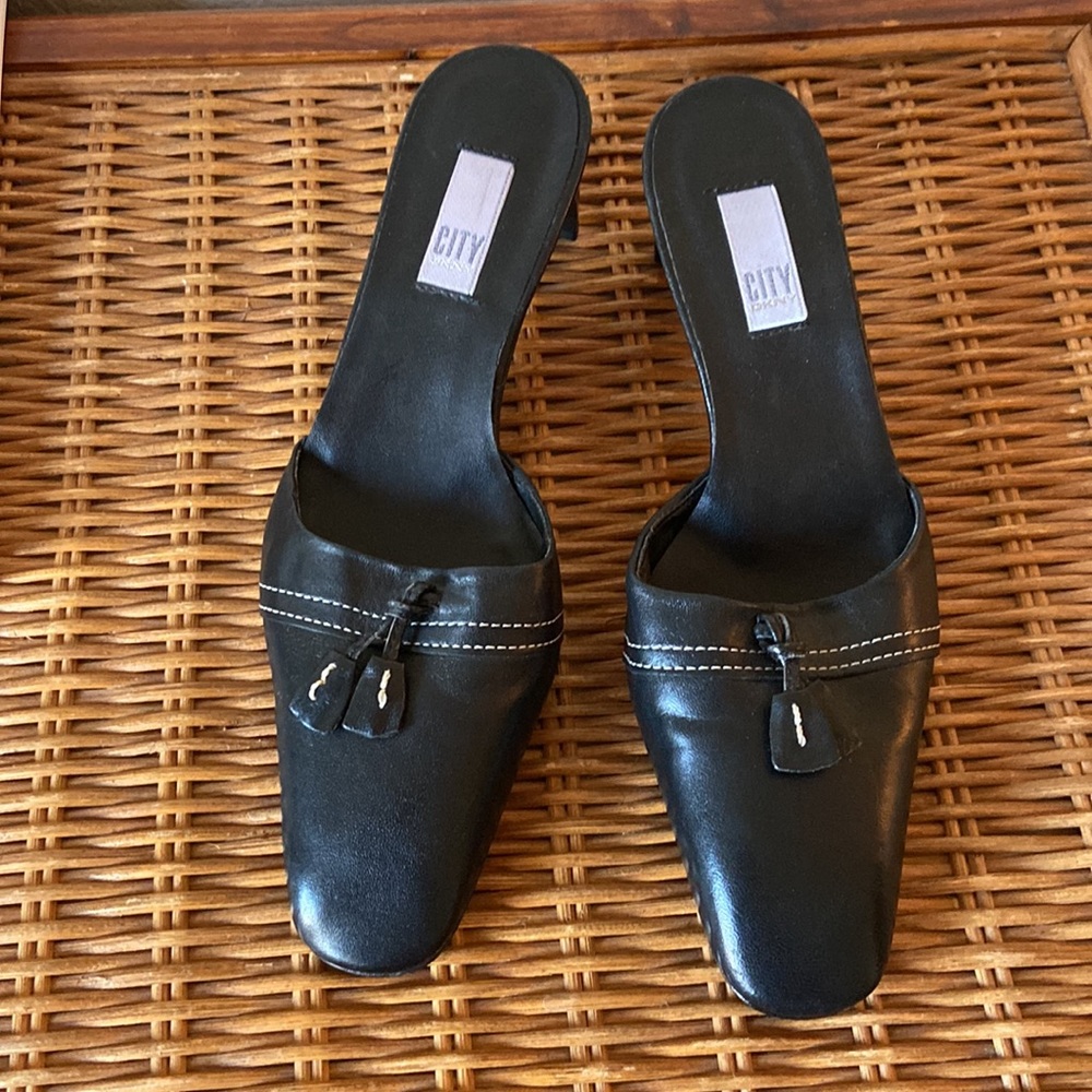 City DKNY Black Leather Mules Made in Spain Size 7
